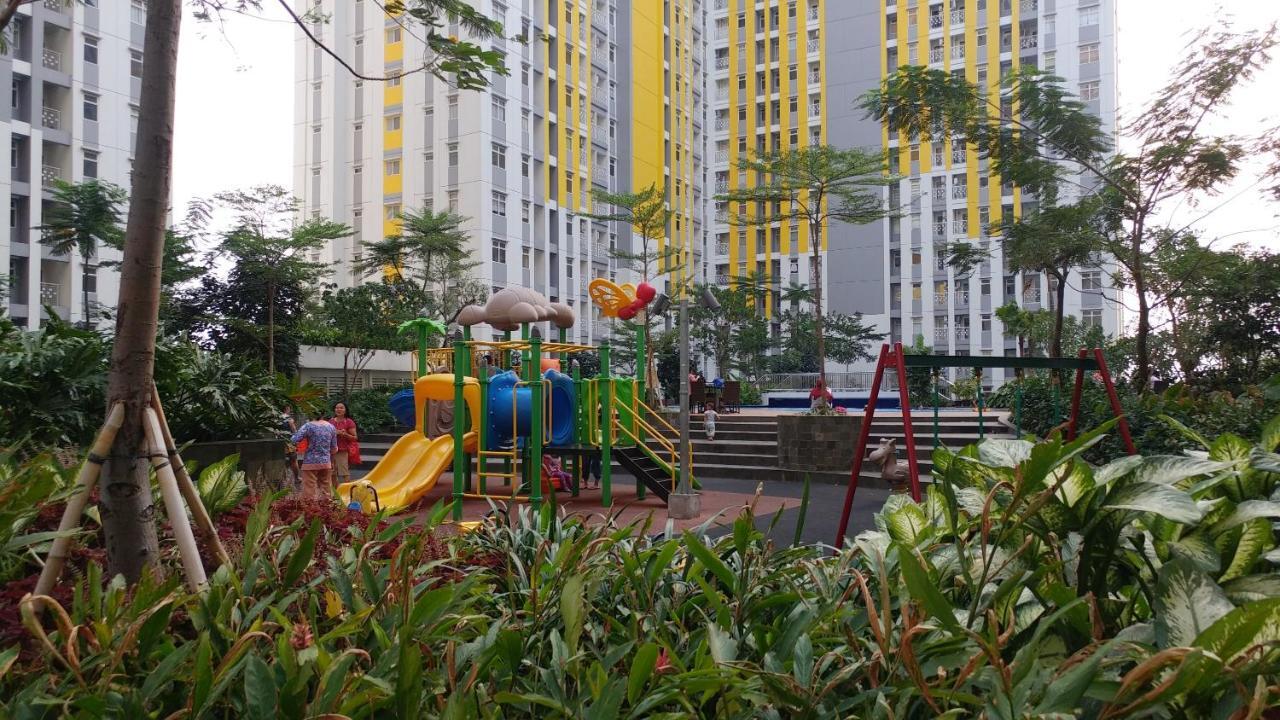 Relaxing 2br At The Springlake Summarecon By Travelio * Bekasi