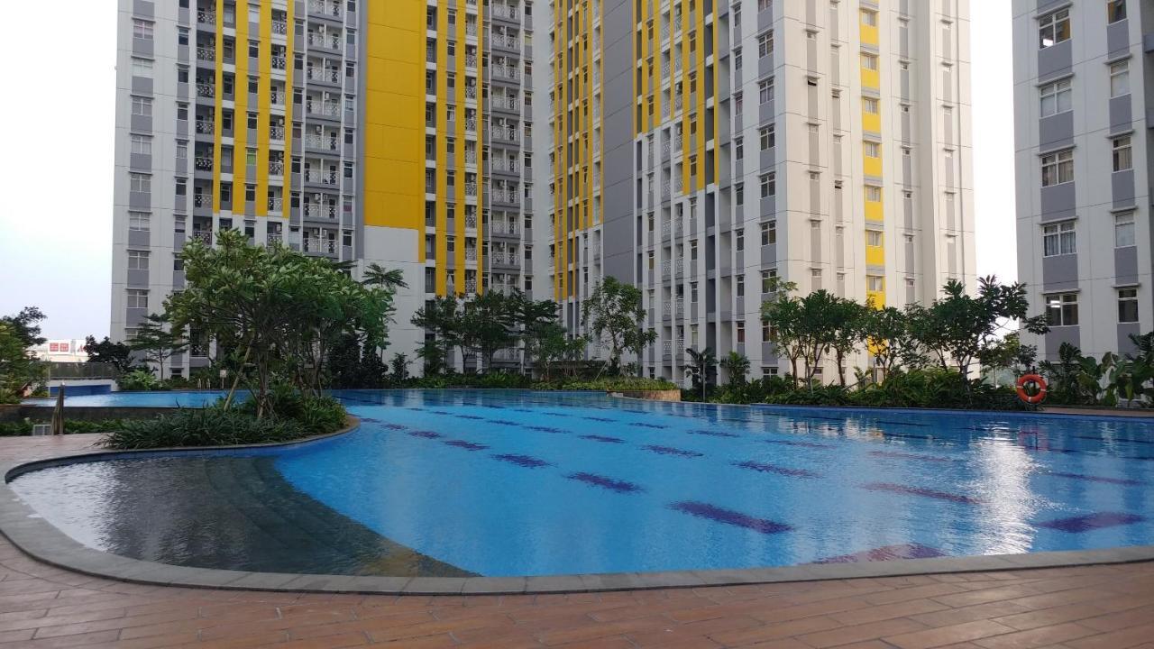 Relaxing 2br At The Springlake Summarecon By Travelio * Bekasi